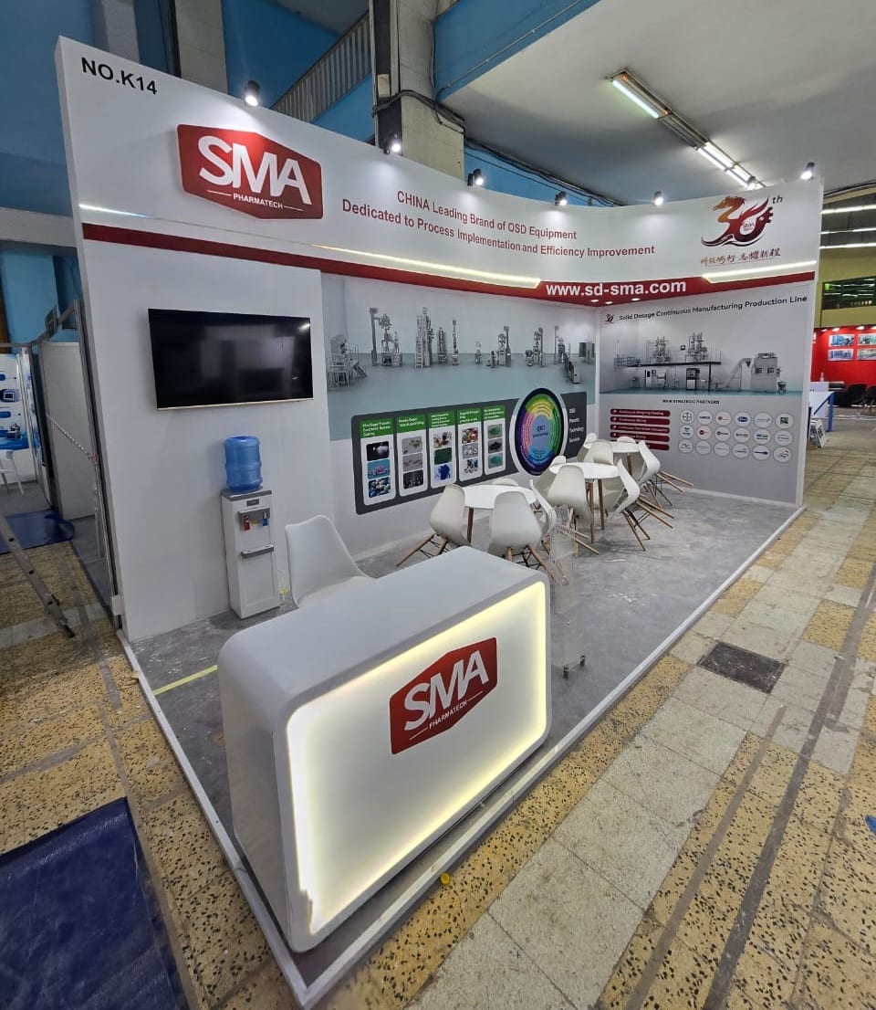 Stand SMA blanc au logo rouge
