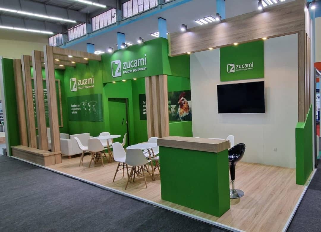 Stand Zucami livré, aplats verts et bois